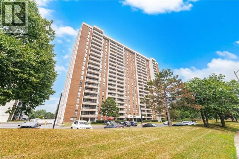 #303 4 KINGS CROSS Road, Brampton, Ontario, L6T3X8, Brampton, Ontario — photo 1 of 5
