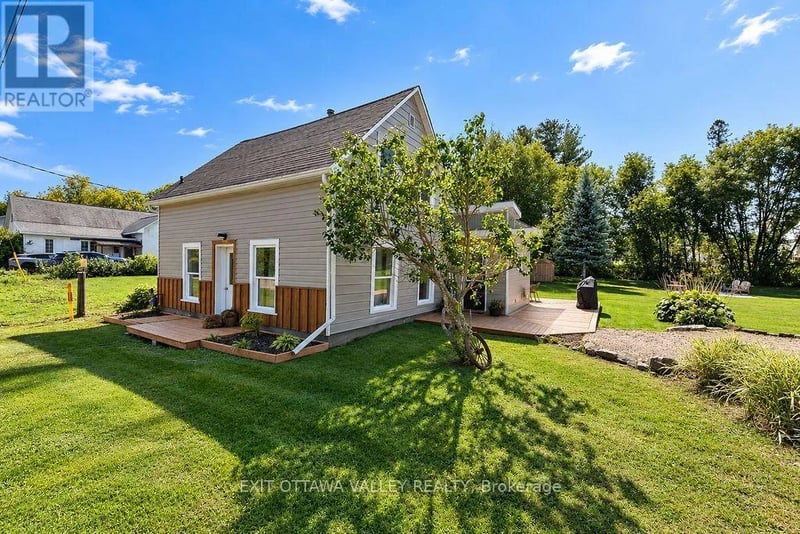 733 Calvin Road, Whitewater Region, Ontario, K0J1Y0, Whitewater Region, Ontario — photo 1 of 5