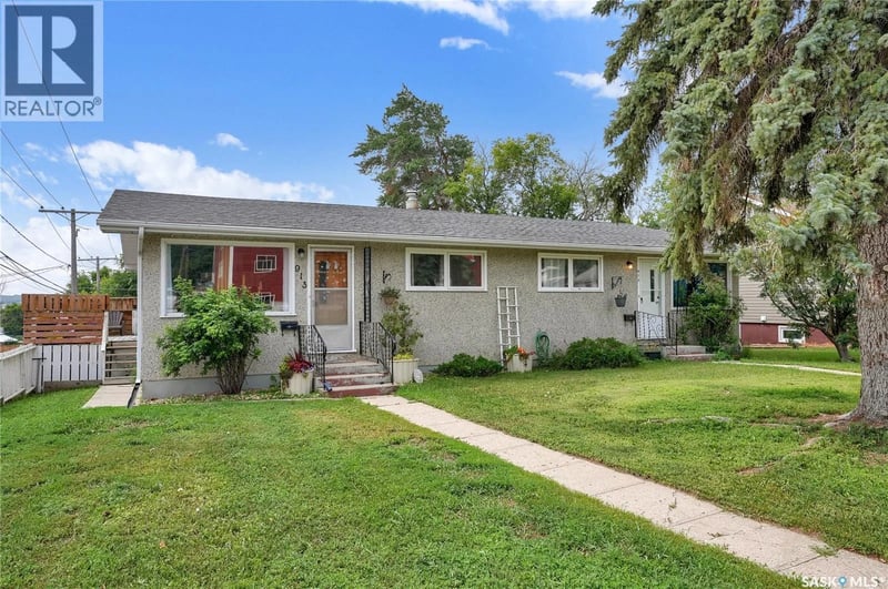 913-915 Hochelaga STREET W, Moose Jaw, Saskatchewan, S6H2H7, Moose Jaw, Saskatchewan — photo 1 of 5