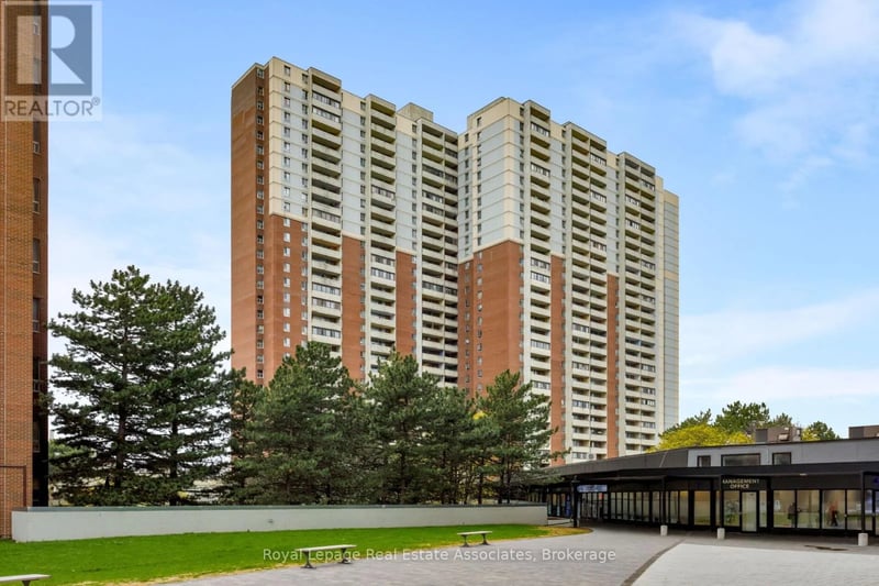 #1710 5 Massey Square, Toronto (Crescent Town), Ontario, M4C5L6, Toronto (Crescent Town), Ontario — photo 1 of 5