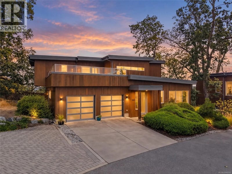 810 Rainbow Ridge Lane, Saanich, British Columbia, V8X0A6, Saanich, British Columbia — photo 1 of 5