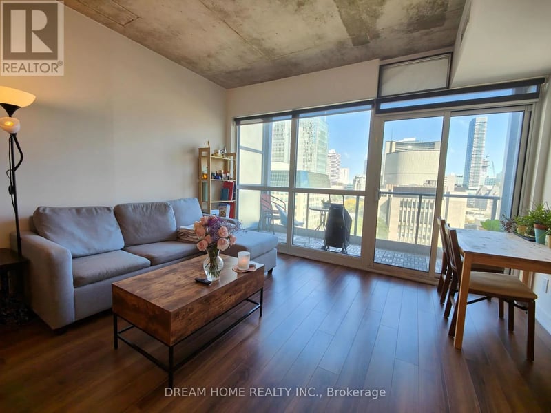 #1109 210 Simcoe Street, Toronto (University), Ontario, M5T0A9, Toronto (University), Ontario — photo 1 of 5