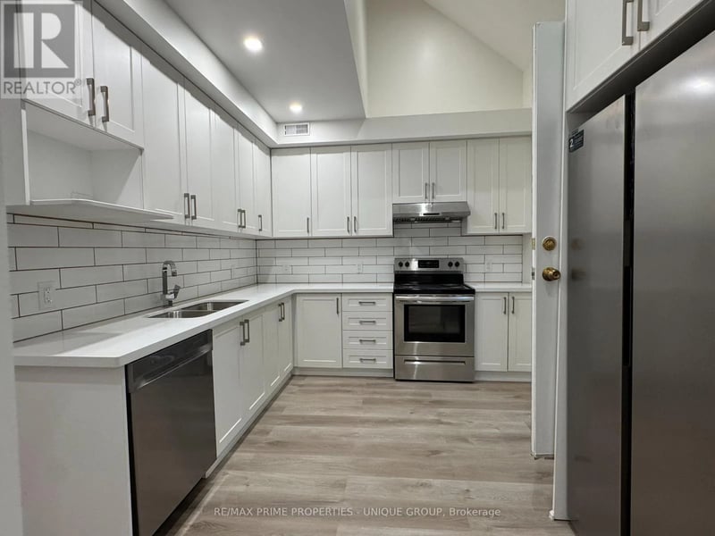 #2 62 Henry Street, Toronto (Kensington-Chinatown), Ontario, M5T1X2, Toronto (Kensington-Chinatown), Ontario — photo 1 of 5