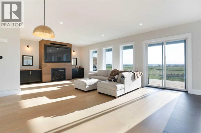 4141 Township Road 340, Rural Mountain View County, Alberta, T0M1C0, Rural Mountain View County, Alberta — photo 1 of 5