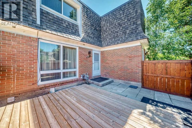 330 Canterbury Drive Southwest, Calgary, Alberta, T2W1H6, Calgary, Alberta — photo 1 of 5