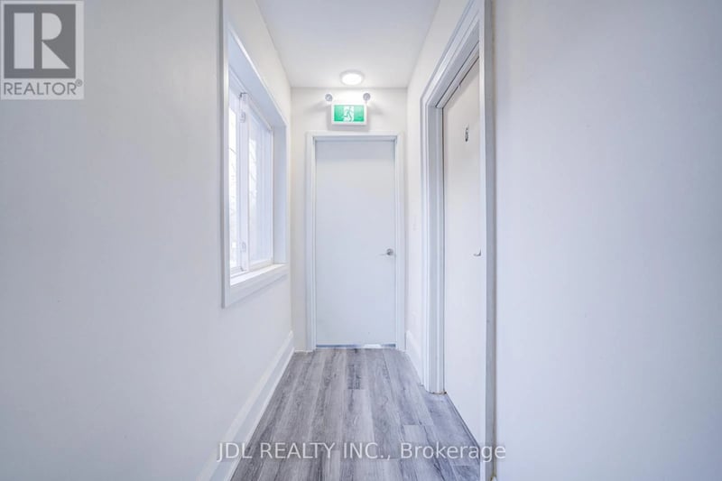 #6 5 Sorauren Avenue, Toronto (Roncesvalles), Ontario, M6R2C6, Toronto (Roncesvalles), Ontario — photo 1 of 5