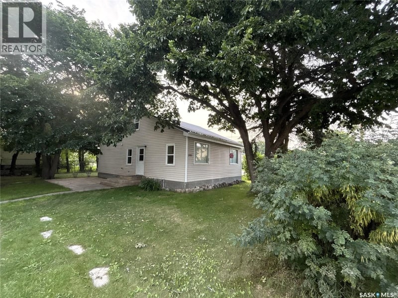 501 4th STREET W, Meadow Lake, Saskatchewan, S9X1B9, Meadow Lake, Saskatchewan — photo 1 of 5