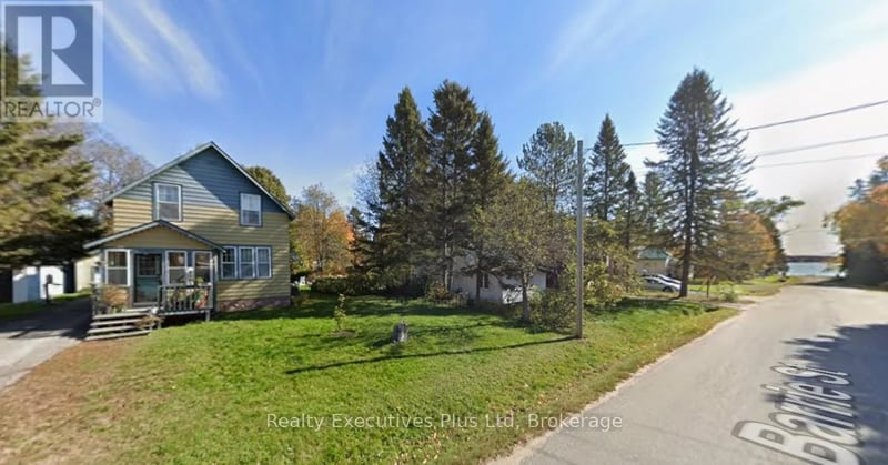 15 Barrie Street, Sundridge, Ontario, P0A1Z0, Sundridge, Ontario — photo 1 of 5