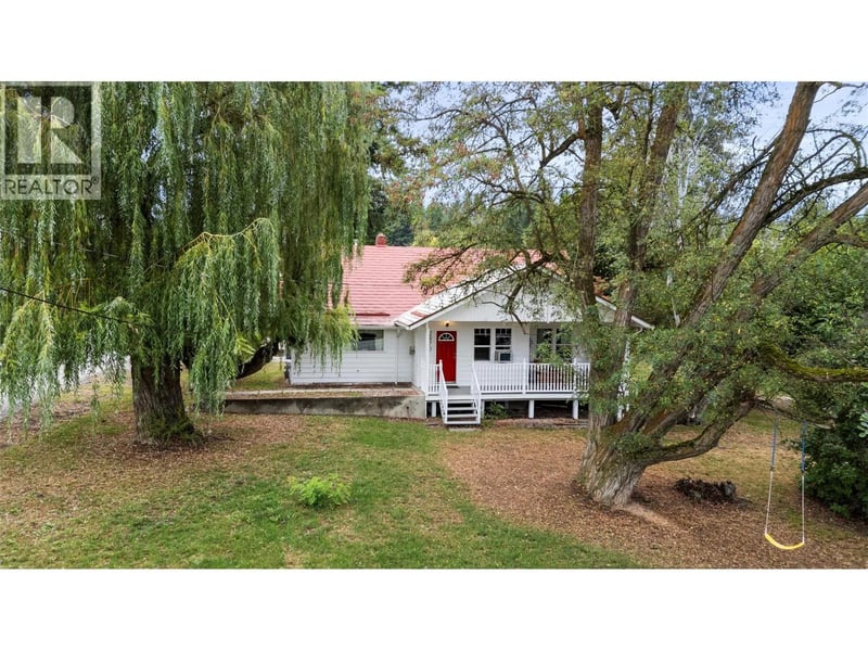 2970 30 Street Northeast, Salmon Arm, British Columbia, V1E3G7, Salmon Arm, British Columbia — photo 1 of 5