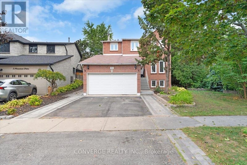 3 Plowman Drive, Ajax (Central), Ontario, L1S6R7, Ajax (Central), Ontario — photo 1 of 5