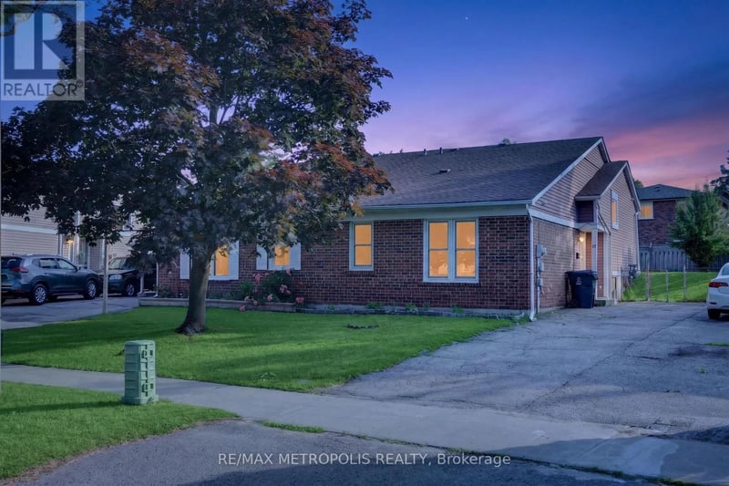 16 Stanbridge Court, Toronto (Malvern), Ontario, M1B2S5, Toronto (Malvern), Ontario — photo 1 of 5