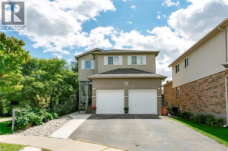 107 GLENCLIFFE Court, Kitchener, Ontario, N2B3X1, Kitchener, Ontario — photo 1 of 5