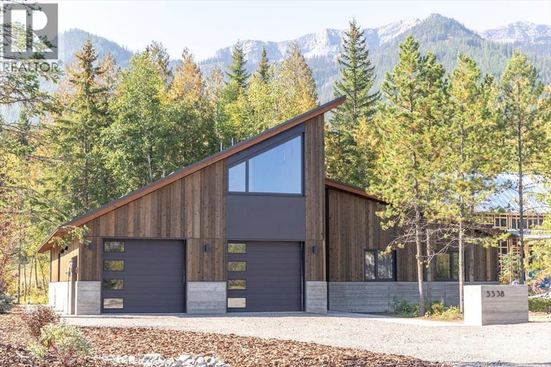 5538 Currie Bowl Way, Fernie, British Columbia, V0B1M6, Fernie, British Columbia — photo 1 of 5