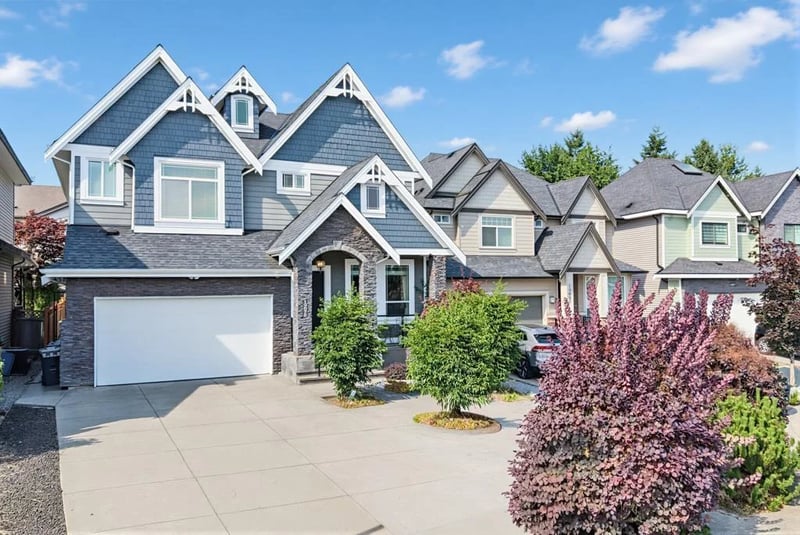 19675 70A Avenue, Langley, British Columbia, V2Y0N6, Langley, British Columbia — photo 1 of 5