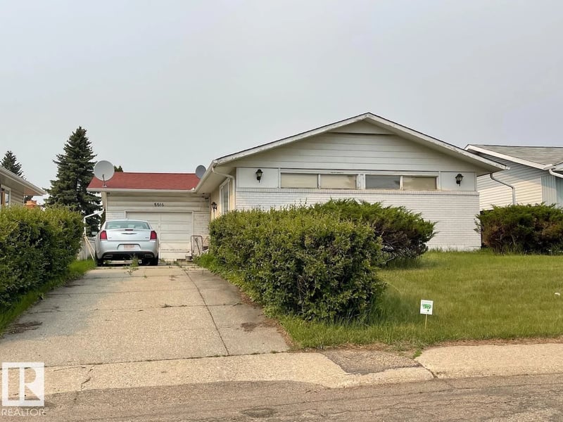 8816 137 AV NW, Edmonton, Alberta, T5E1Y4, Edmonton, Alberta — photo 1 of 5