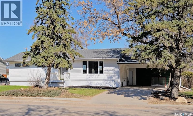 1002 King STREET, Rosetown, Saskatchewan, S0L2V0, Rosetown, Saskatchewan — photo 1 of 5