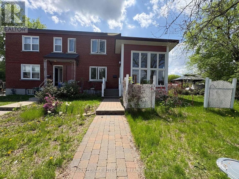 1222 Dorchester Avenue, Ottawa, Ontario, K1Z8E4, Ottawa, Ontario — photo 1 of 5