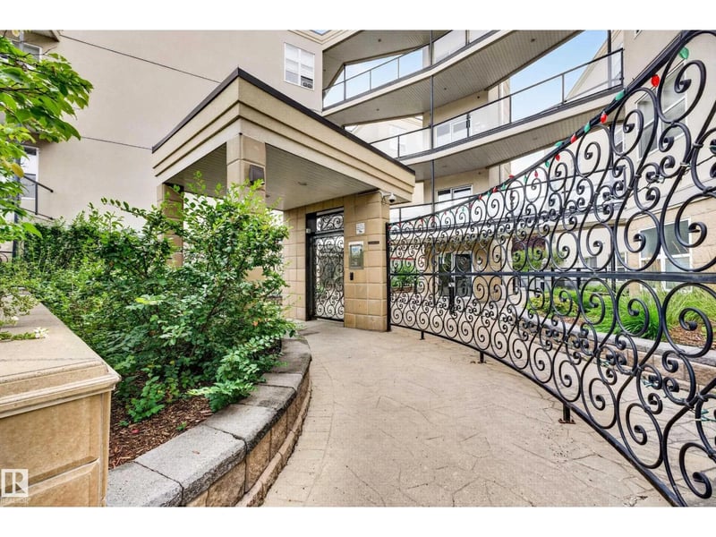 #304 9804 101 ST NW, Edmonton, Alberta, T5K2X3, Edmonton, Alberta — photo 1 of 5