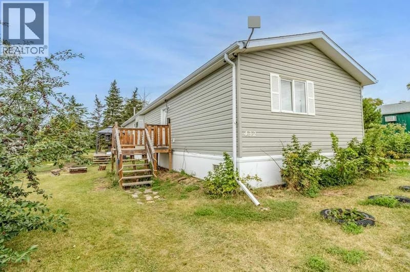 432 3 Avenue, Elnora, Alberta, T0M0Y0, Elnora, Alberta — photo 1 of 5