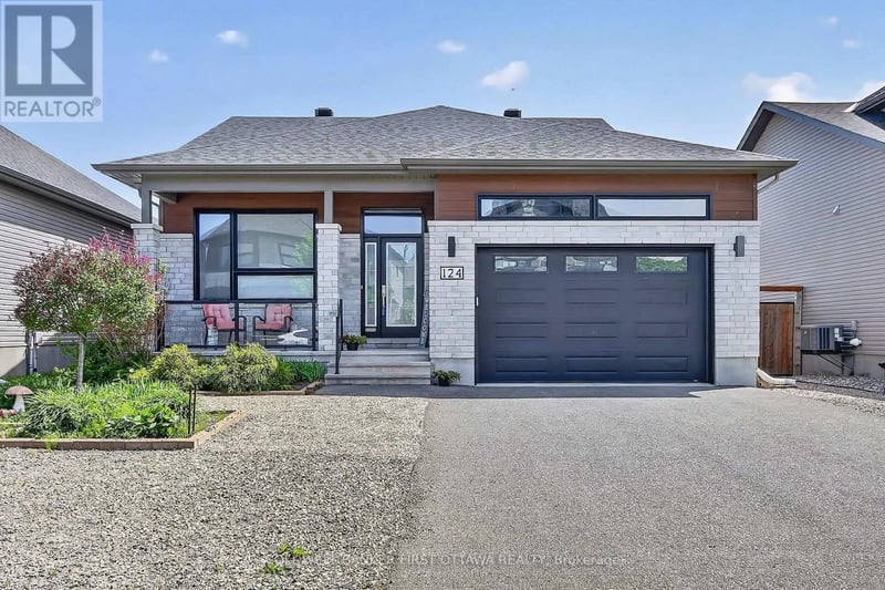 124 Lyon Street, Russell, Ontario, K0A1W0, Russell, Ontario — photo 1 of 5