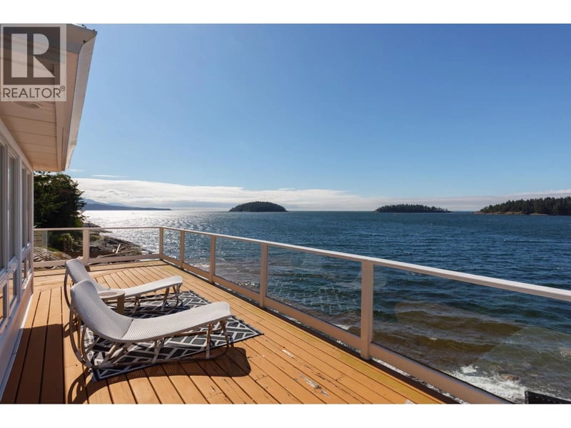 6655 SUNSHINE COAST Highway, Sechelt, British Columbia, V7Z0M9, Sechelt, British Columbia — photo 1 of 5