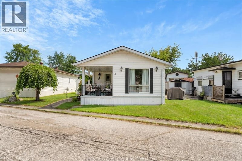 4 ROBIN Court, Lakeshore, Ontario, N8N2V9, Lakeshore, Ontario — photo 1 of 5
