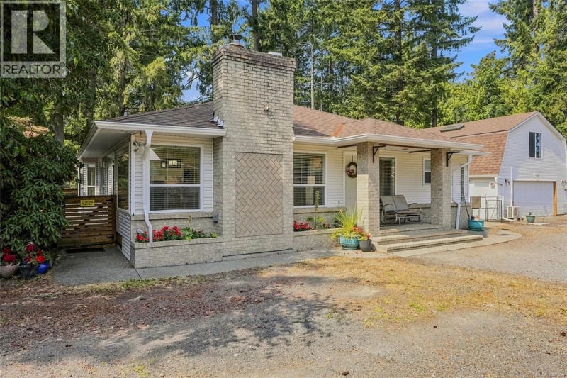 2319 Island Highway East, Nanoose Bay, British Columbia, V9P9E2, Nanoose Bay, British Columbia — photo 1 of 5