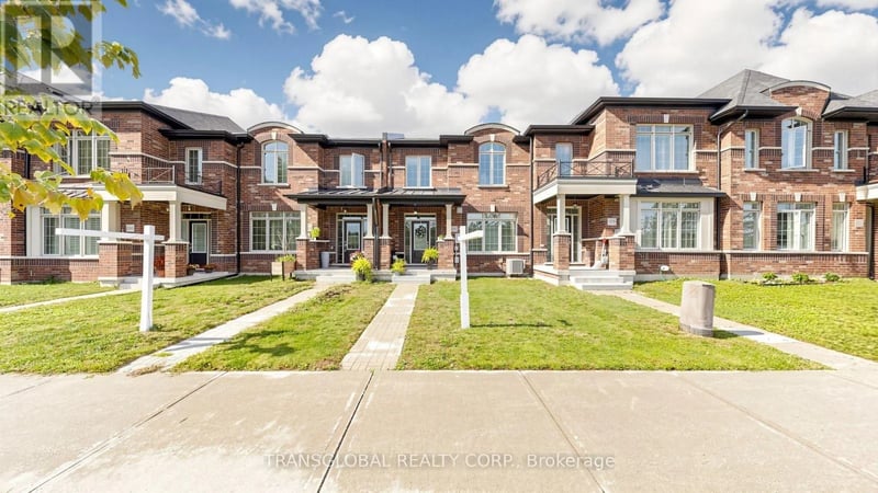181 Beechborough Crescent, East Gwillimbury (Sharon), Ontario, L9N0L6, East Gwillimbury (Sharon), Ontario — photo 1 of 5