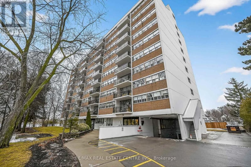 #702 212 Kerr Street, Oakville (CO Central), Ontario, L6K3B1, Oakville (CO Central), Ontario — photo 1 of 5