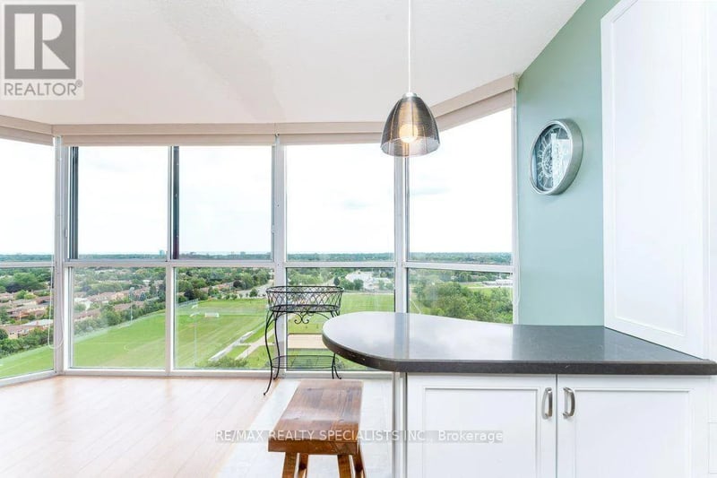 #1106 880 Dundas Street West, Mississauga (Erindale), Ontario, L5C4H3, Mississauga (Erindale), Ontario — photo 1 of 5