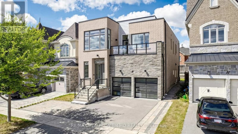 16 Farrell Road, Vaughan (Patterson), Ontario, L6A4W7, Vaughan (Patterson), Ontario — photo 1 of 5