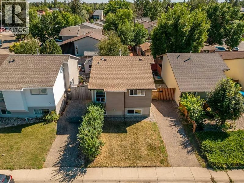 8 Columbia Bay West, Lethbridge, Alberta, T1K5A7, Lethbridge, Alberta — photo 1 of 5