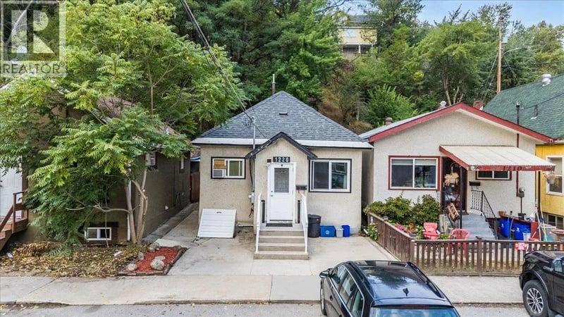 1220 Tamarac Avenue, Trail, British Columbia, V1R4J1, Trail, British Columbia — photo 1 of 5