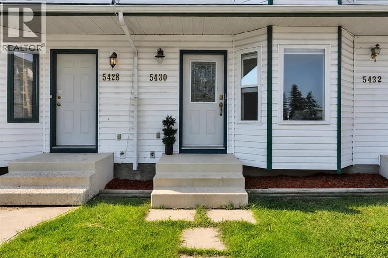 5430 45 Street, Lacombe, Alberta, T4L1H1, Lacombe, Alberta — photo 1 of 5