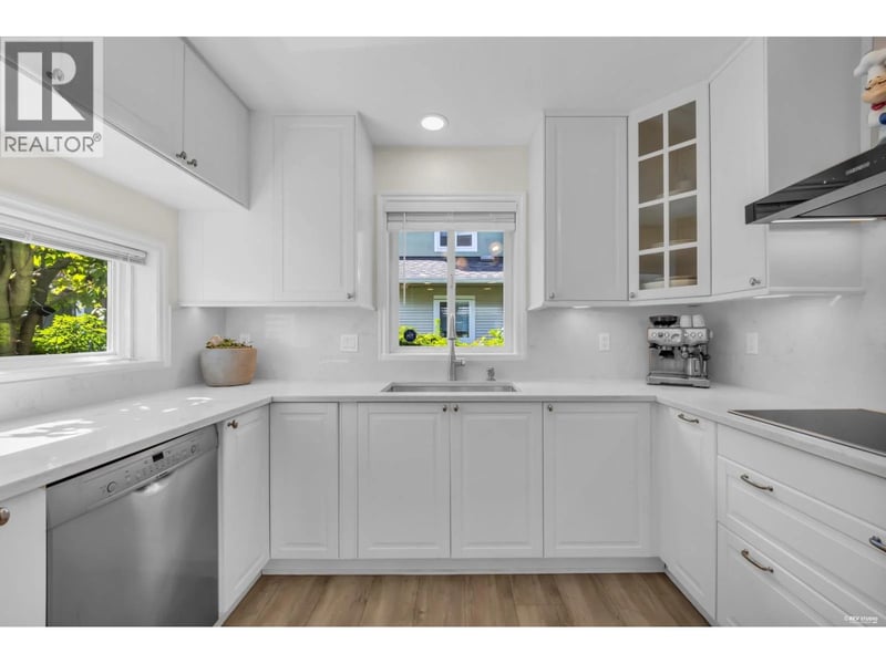 #5 1233 16TH Street, North Vancouver, British Columbia, V7P1R5, North Vancouver, British Columbia — photo 1 of 5