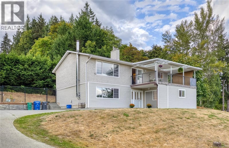 2077 Lakeside Drive, Nanaimo, British Columbia, V9X1B5, Nanaimo, British Columbia — photo 1 of 5