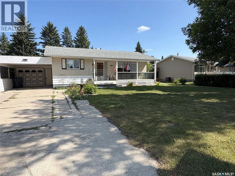 200 3rd STREET NE, Ituna, Saskatchewan, S0A1N0, Ituna, Saskatchewan — photo 1 of 5