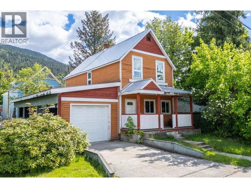 408 Third Street West, Revelstoke, British Columbia, V0E2S0, Revelstoke, British Columbia — photo 1 of 5