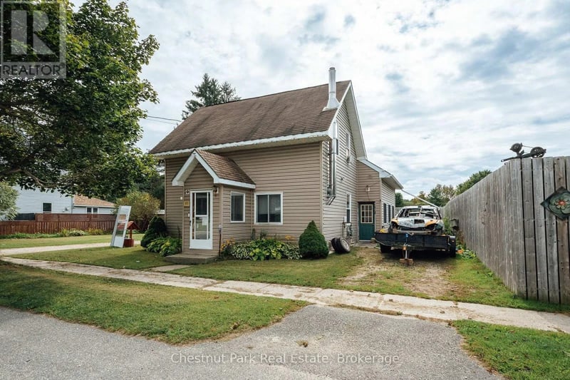 49 Queen Street East, South Bruce Peninsula, Ontario, N0H1P0, South Bruce Peninsula, Ontario — photo 1 of 5