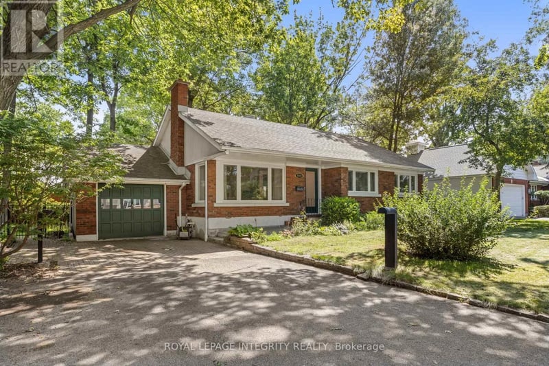 2183 Woodcrest Road, Ottawa, Ontario, K1H6J2, Ottawa, Ontario — photo 1 of 5