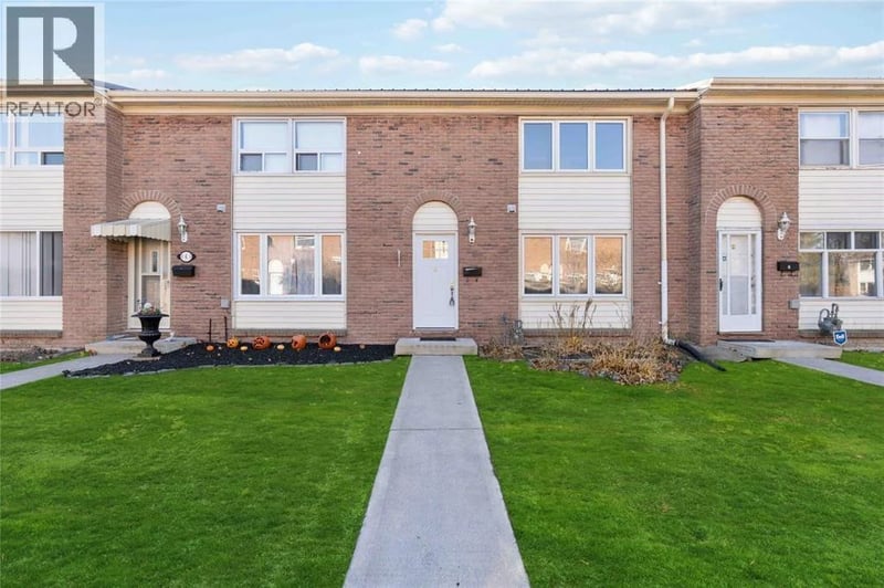 #3 885 Carleton Place, Sarnia, Ontario, N7T3V8, Sarnia, Ontario — photo 1 of 5