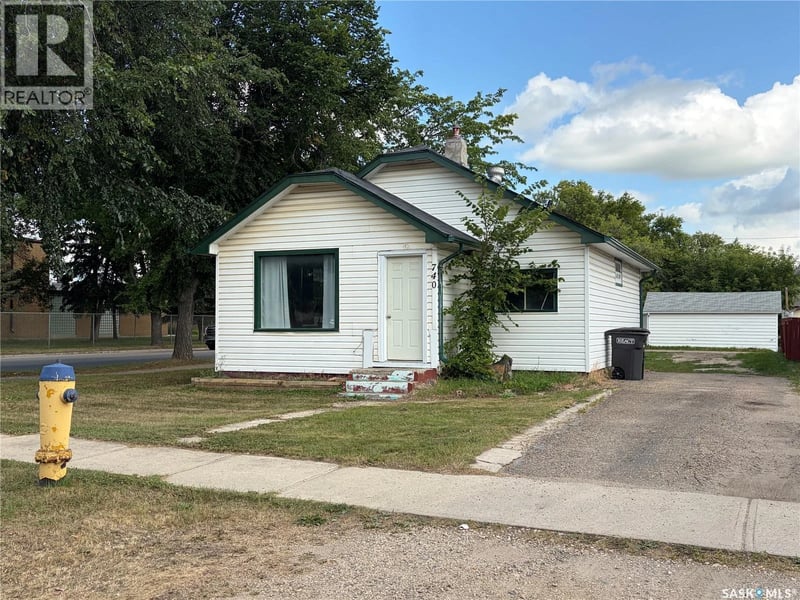 740 12th STREET, Humboldt, Saskatchewan, S0K2A0, Humboldt, Saskatchewan — photo 1 of 5