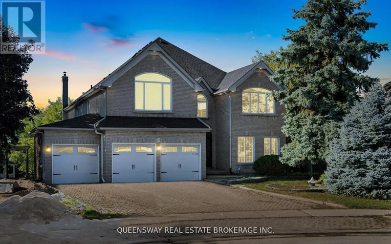 619 Culler Mews, Newmarket (Stonehaven-Wyndham), Ontario, L3X1V8, Newmarket (Stonehaven-Wyndham), Ontario — photo 1 of 5