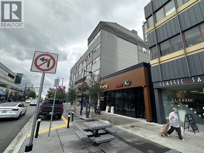 #505 534 SIXTH Street, New Westminster, British Columbia, V3L5K7, New Westminster, British Columbia — photo 1 of 5