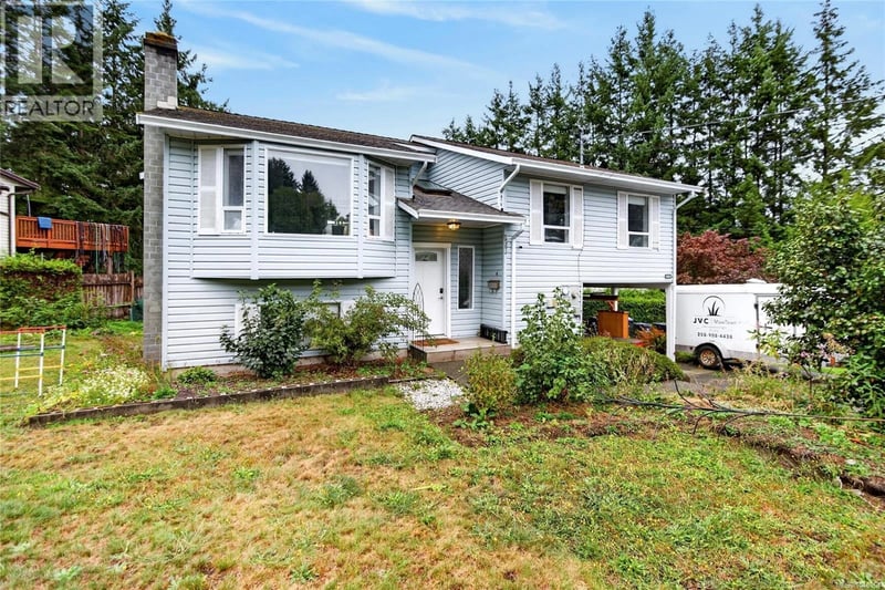 1561 Embleton Crescent, Courtenay, British Columbia, V9N6N7, Courtenay, British Columbia — photo 1 of 5