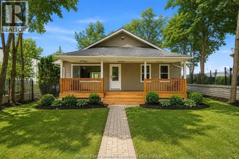 546 PEARL, Lakeshore, Ontario, N0R1A0, Lakeshore, Ontario — photo 1 of 5