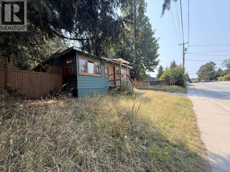 5700 PORPOISE BAY Road, Sechelt, British Columbia, V0N3A0, Sechelt, British Columbia — photo 1 of 5