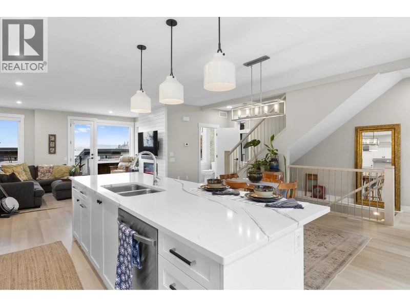 #6 3220 Hilltown Drive, Kelowna, British Columbia, V1V0C6, Kelowna, British Columbia — photo 1 of 5