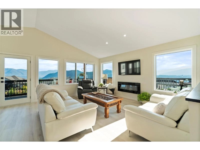 2545 Panoramic Way, Blind Bay, British Columbia, V0E1H0, Blind Bay, British Columbia — photo 1 of 5