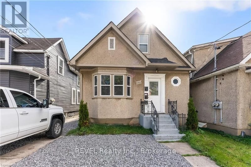 #upper 28 Division Street, St. Catharines (E. Chester), Ontario, L2R3G2, St. Catharines (E. Chester), Ontario — photo 1 of 5